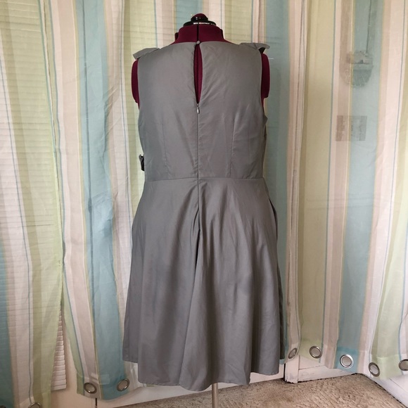 Tevolio gray sheath with ruffles!  Sz 22 - Picture 2 of 4